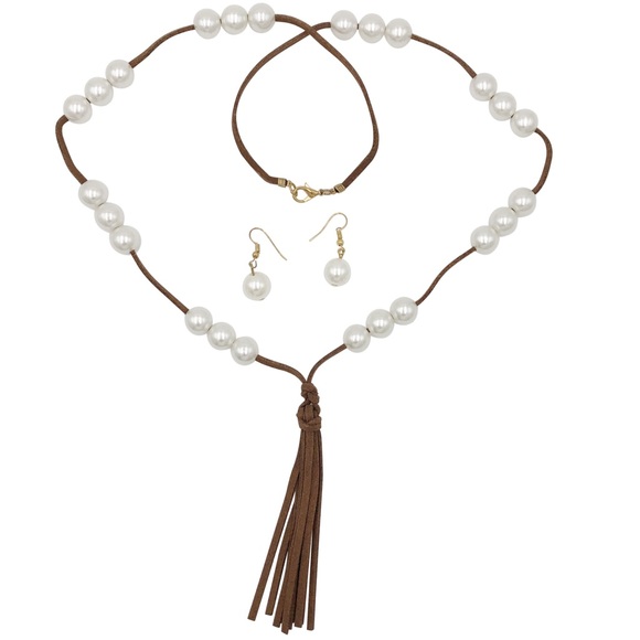 Fashion Jewelry Jewelry - 🔴 CLEARANCE Long Suede & Pearl Tassel Necklace & Earrings Set